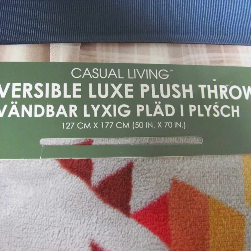 CASUAL LIVING REVERSIBLE LUXE PLUSH THROW casual living